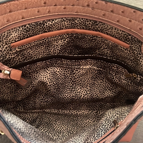 NWOT no brand name pink handbag and matching accordion wallet. - Picture 4 of 8